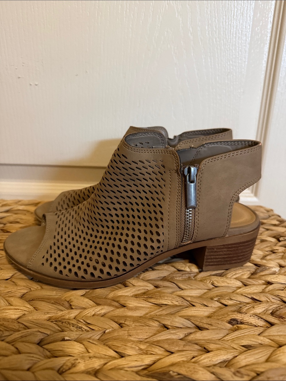 Soda Taupe Perforated Peep-Toe Sandal Ankle Booties Ladies sz 7